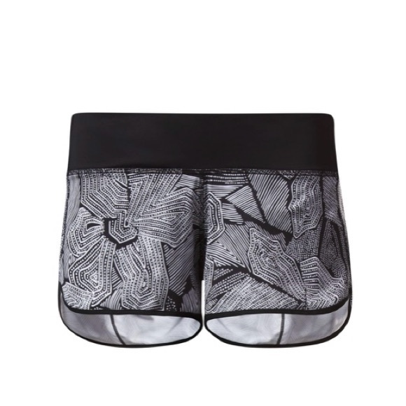 Lululemon Speed Short 2.5” Dottie Tribe White Black Pattern Size 4 - Picture 9 of 10